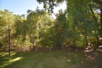 15 Yorktown Dr in Springfield, MA - Building Photo - Building Photo