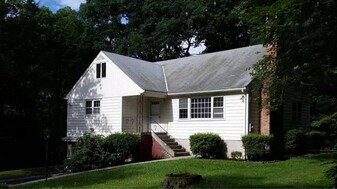 9 Ridgeland Rd in South Salem, NY - Building Photo