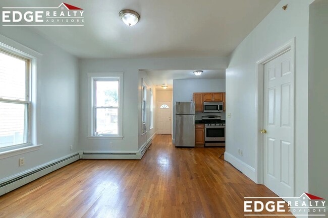 28 Mt Hope St, Unit 1 in Boston, MA - Building Photo - Building Photo