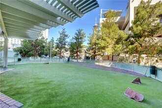 222 Karen Ave in Las Vegas, NV - Building Photo - Building Photo