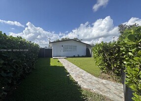 10504 SW 77th Ct in Miami, FL - Building Photo