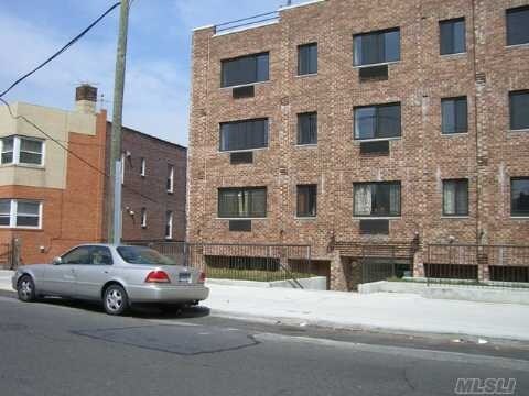 79-39 Calamus Ave in Elmhurst, NY - Building Photo