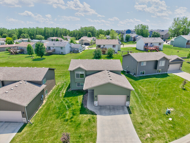 3948 Orchardview Ln NW in Rochester, MN - Building Photo - Building Photo