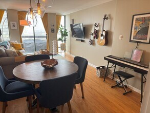 1660 N La Salle Dr, Unit 1606 in Chicago, IL - Building Photo - Building Photo