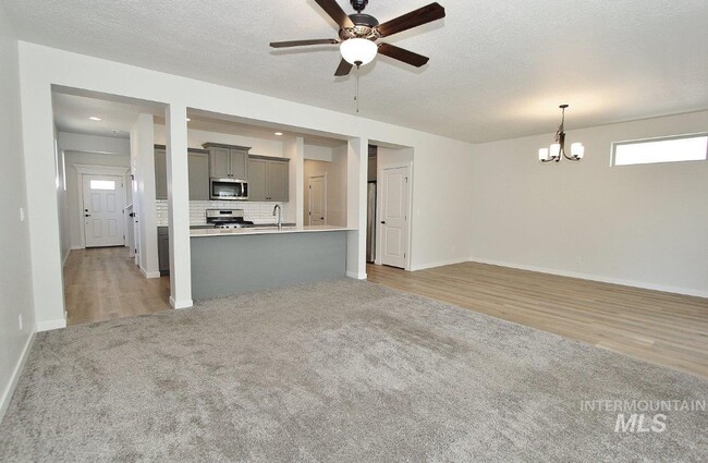 2253 E Tiger Lily Dr in Boise, ID - Building Photo - Building Photo