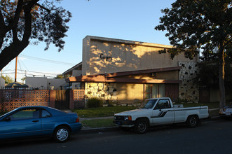 1823 W Sumac Ln in Anaheim, CA - Building Photo - Building Photo