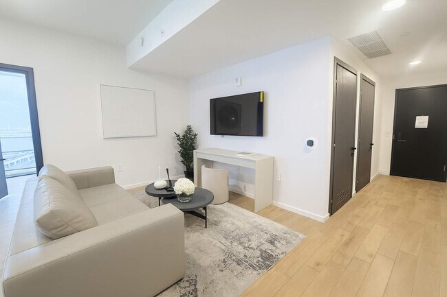 398 NE 5th St in Miami, FL - Foto de edificio - Building Photo