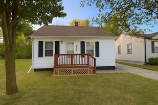 8640 Chalmers Ave in Warren, MI - Building Photo