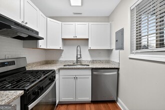 2510 Peachwood Cir NE in Atlanta, GA - Building Photo - Building Photo