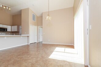 9015 W Roanoke Ave in Phoenix, AZ - Building Photo - Building Photo