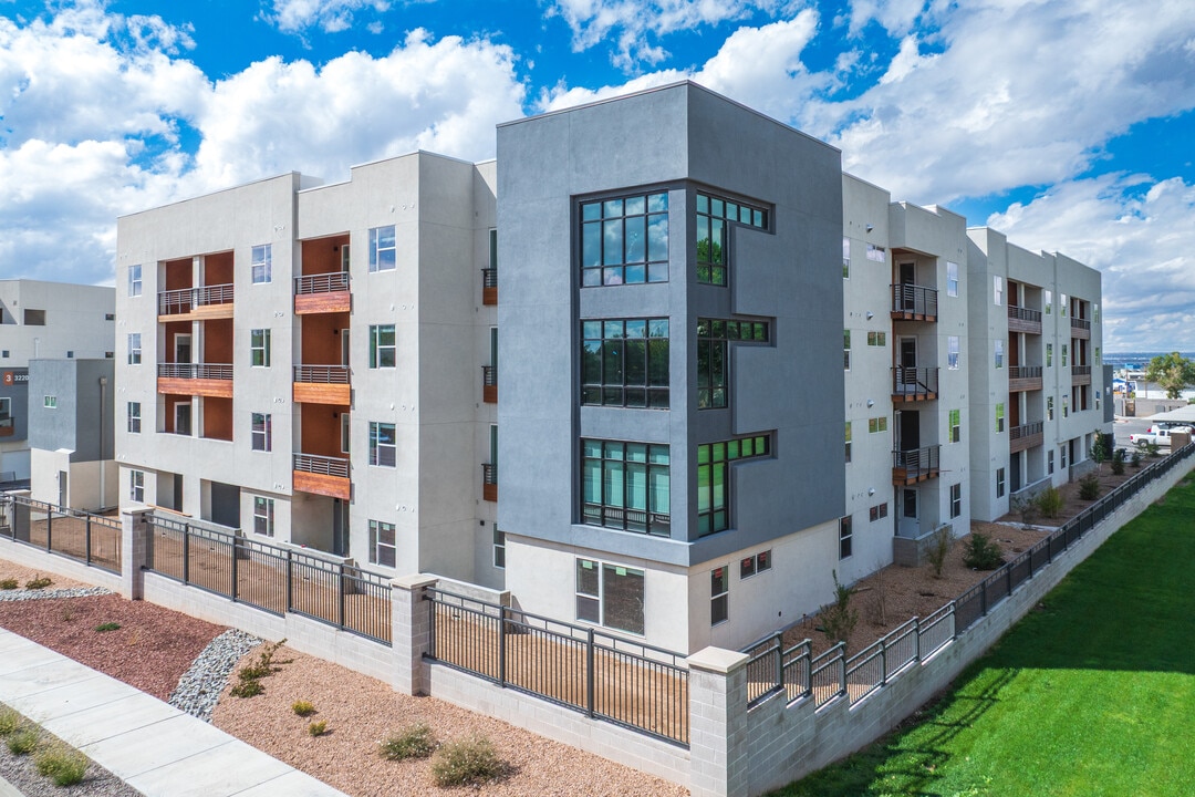 The Senary by Allaso in Albuquerque, NM - Foto de edificio