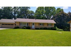 209 Valley High Rd in Burnsville, MN - Building Photo