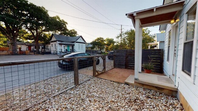 1207 Salina St in Austin, TX - Building Photo - Building Photo
