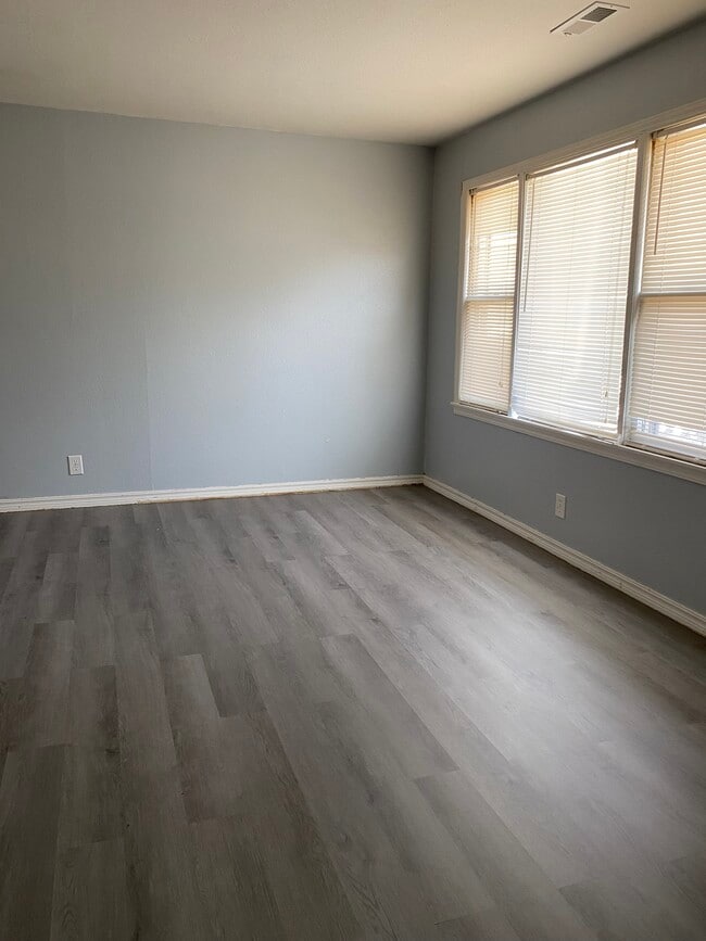 property at 1400 Donahoe Dr