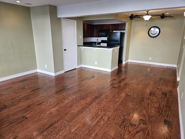 2519 Chandler Ave, Unit 9 in Simi Valley, CA - Building Photo - Building Photo