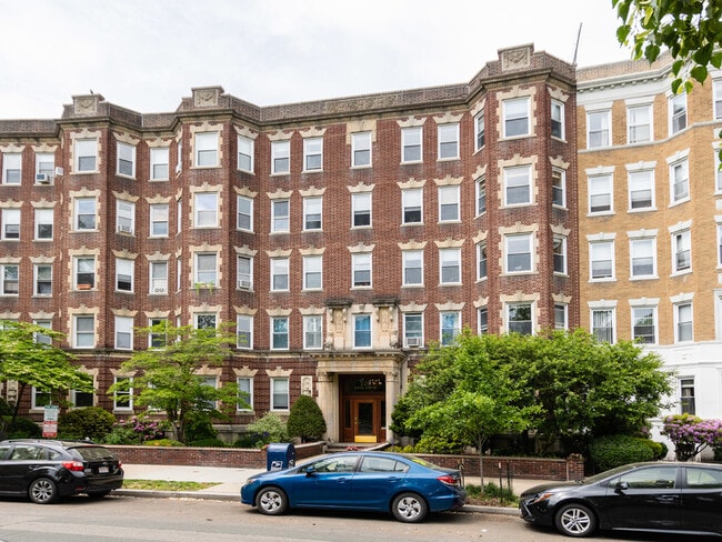 131 Park Dr, Unit 38 in Boston, MA - Building Photo - Building Photo