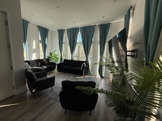 2012 Uptown Aly in Sacramento, CA - Building Photo - Building Photo