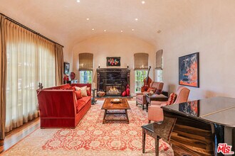 12140 Summit Ct in Beverly Hills, CA - Building Photo - Building Photo
