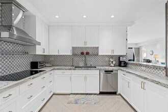 201 Crandon Blvd, Unit 739 in Miami, FL - Building Photo - Building Photo