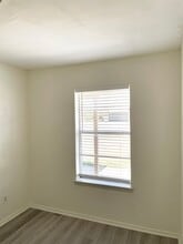 8337 Clifford St in White Settlement, TX - Foto de edificio - Building Photo
