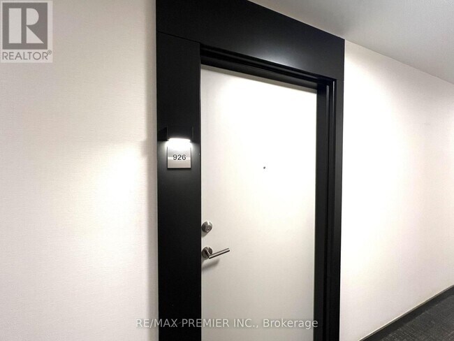 2 David Eyer Rd in Richmond Hill, ON - Building Photo - Building Photo