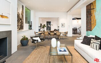 1352 Miller Dr in Los Angeles, CA - Building Photo - Building Photo