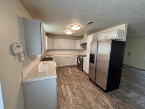 7421 N Maple Ave in Fresno, CA - Building Photo - Building Photo