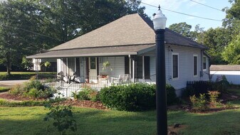 135 Marble Mill Rd NW in Marietta, GA - Building Photo