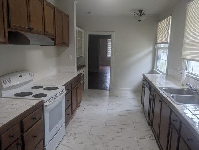 property at 3315 W Markham St