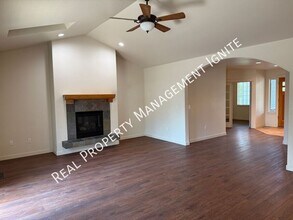63445 Ledgestone Ct in Bend, OR - Building Photo - Building Photo