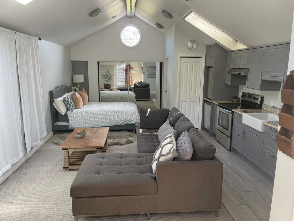 1715 Lincoln Ave, Unit Sudio in San Rafael, CA - Building Photo