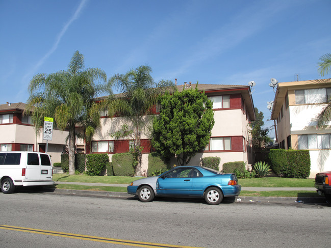 3585 Norton Ave in Lynwood, CA - Foto de edificio - Building Photo