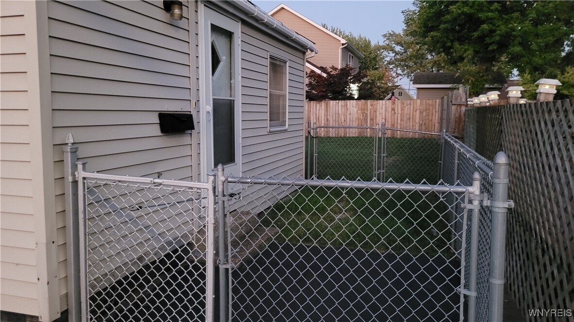 6 Balzac Ct in Tonawanda, NY - Building Photo