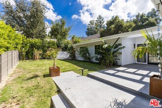 23020 Wrencrest Dr in Calabasas, CA - Building Photo - Building Photo