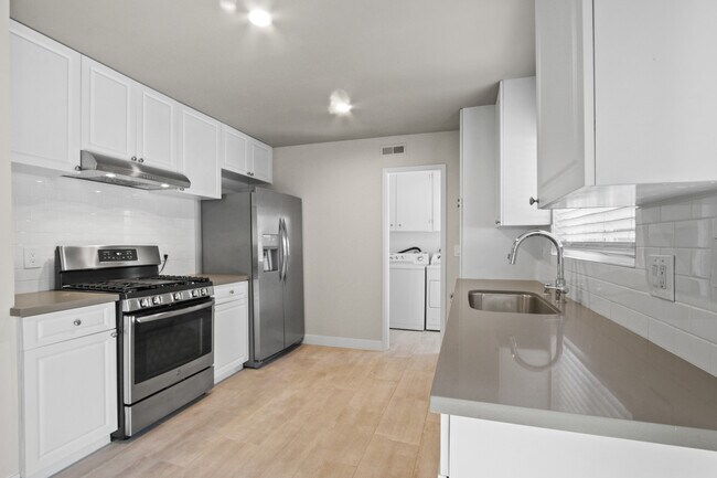 1565 Santa Ana Ave, Unit E in Costa Mesa, CA - Building Photo - Building Photo