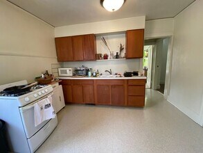 310 N Gilbert St in Iowa City, IA - Building Photo - Building Photo