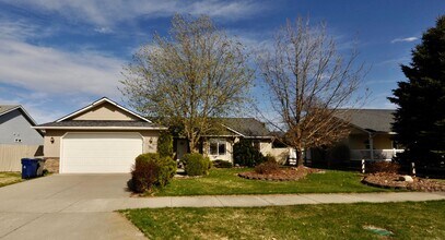 9314 N Macie Loop in Hayden, ID - Building Photo - Building Photo