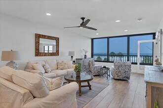 5740 Midnight Pass Rd in Siesta Key, FL - Building Photo - Building Photo