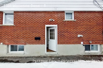 1301 Woodside Dr in Ottawa, ON - Building Photo - Building Photo