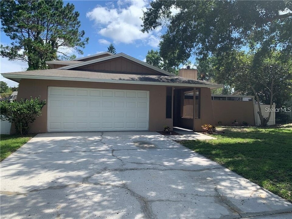 4913 Rockledge Cir in Tampa, FL - Building Photo