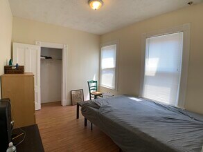 569 Main St, Unit 1 in Medford, MA - Foto de edificio - Building Photo