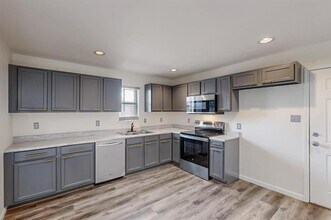 13729 Biggs St in Dallas, TX - Building Photo - Building Photo