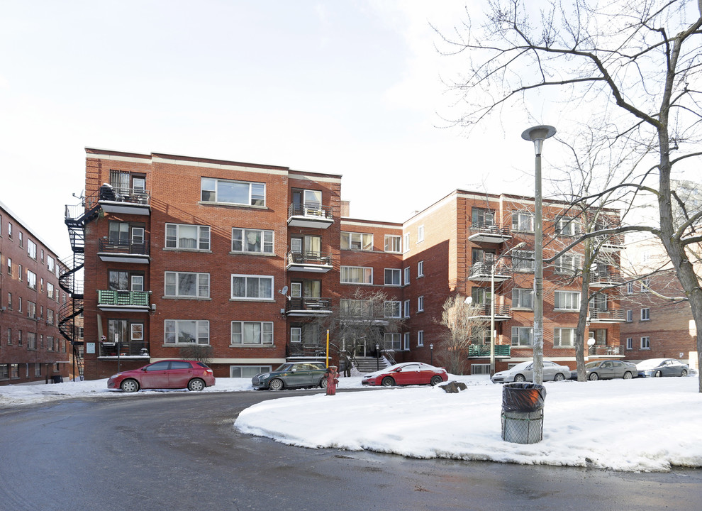 3261 Forest Hill in Montréal, QC - Building Photo