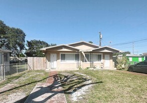 2125 NW 66th St in Miami, FL - Building Photo