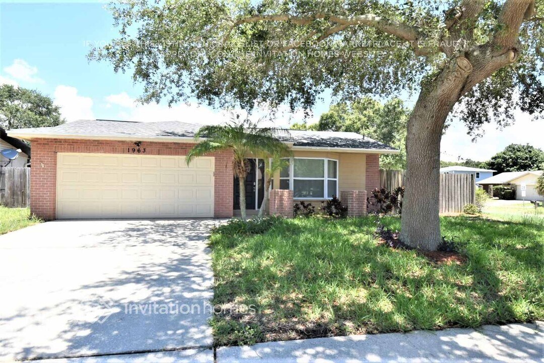 1963 Lansing Dr in Clearwater, FL - Foto de edificio