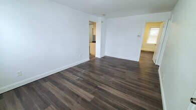 581 Lakeview Ave-Unit -1 in Lowell, MA - Building Photo - Building Photo