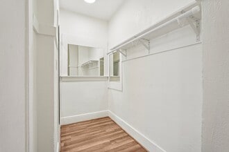 Cahuenga Apartments in Los Angeles, CA - Foto de edificio - Building Photo