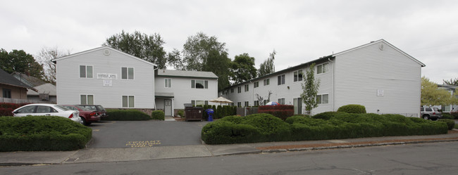 Oakdale Apartments in Portland, OR - Building Photo - Building Photo