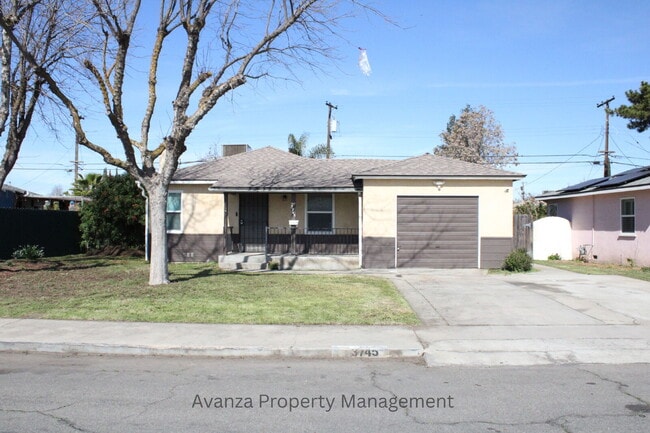 3745 Kenmore Dr S in Fresno, CA - Building Photo - Building Photo