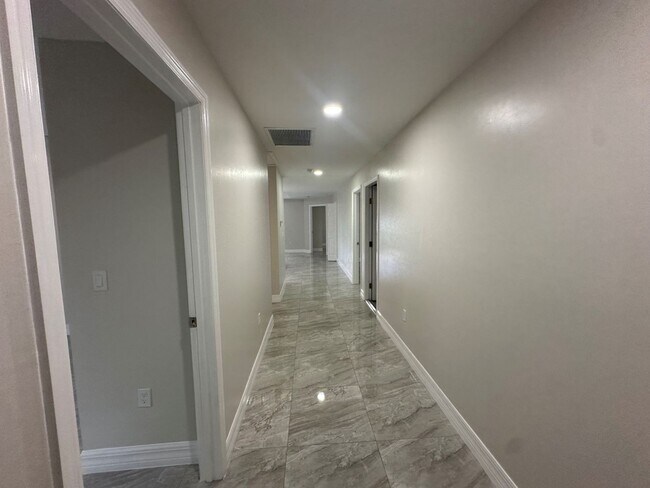 856-858 Milwaukee Blvd in Lehigh Acres, FL - Building Photo - Building Photo